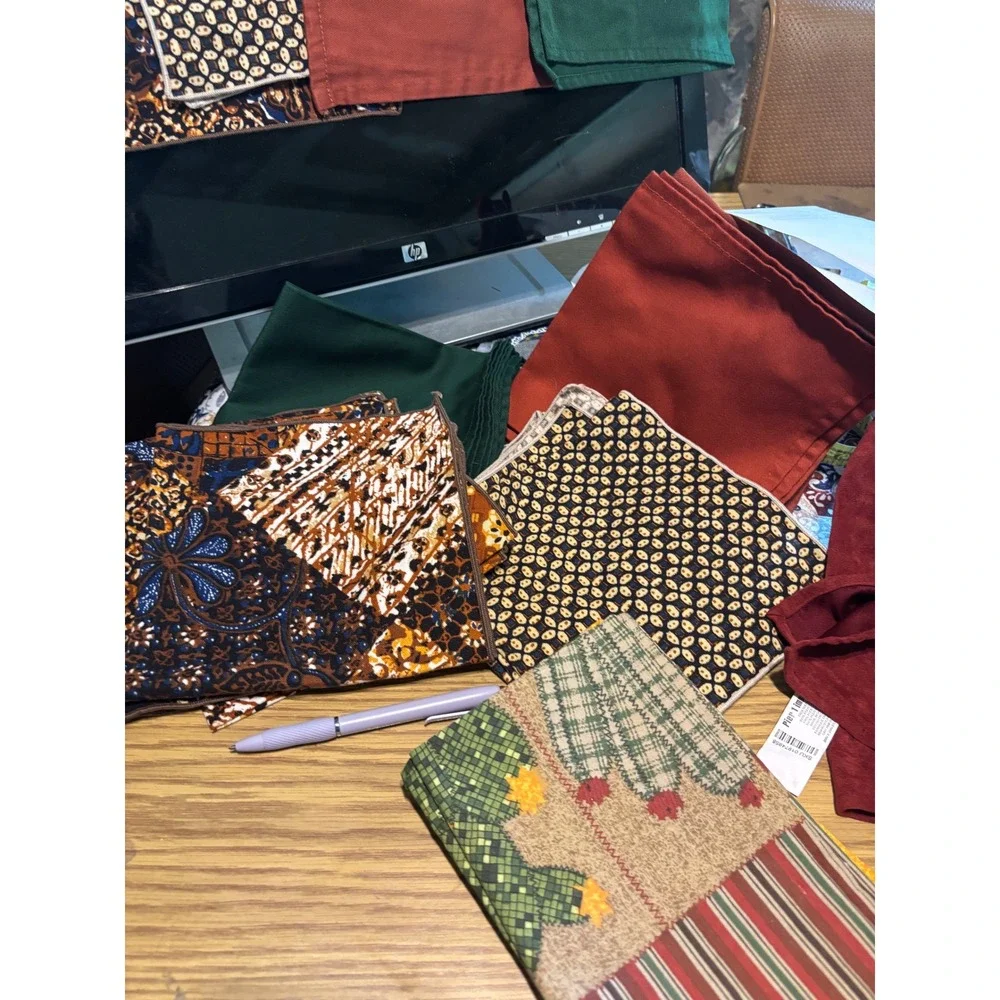 Pier 1 Mixed Cloth Napkins Lot Batik Cactus Print Solid Green Red Table Linens